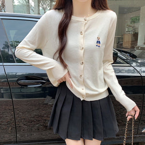 Áo khoác len cardigan dài tay cổ tròn thêu chú gấu - A605