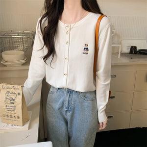 Áo khoác len cardigan dài tay cổ tròn thêu chú gấu - A605