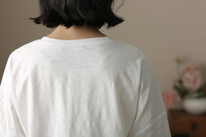 Áo T-shirt ngắn tay cổ tròn in cô gái quay lưng - NU10206