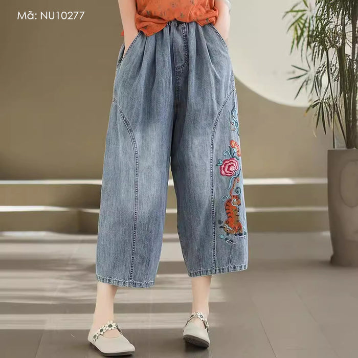 Quần baggy denim lửng lưng thun thêu chú mèo và bông hoa - NU10277