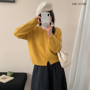 Áo khoác len dài tay thêu hoa - A1228