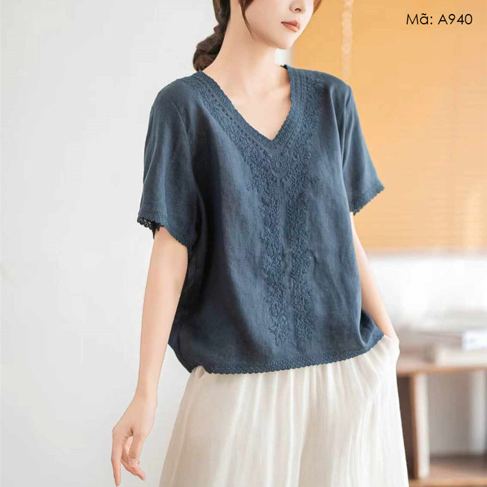 Áo T-shirt linen ngắn tay cổ V thêu hoa lá retro - A940