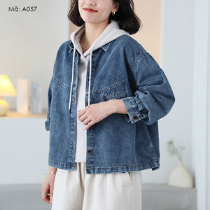 Áo khoác denim dài tau cổ đức một túi ngang nhỏ - A057