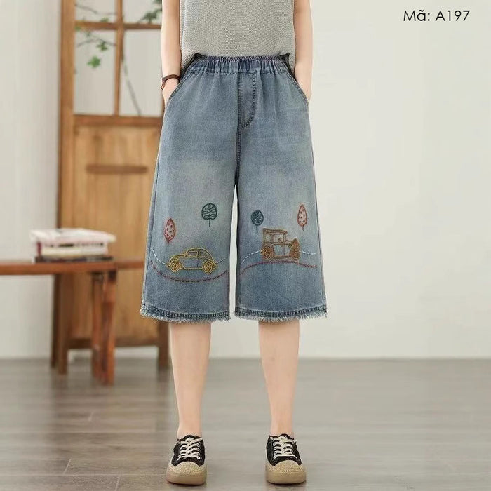 Quần sooc denim lưng thun thêu hai chiếc xe - Q197