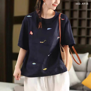 Áo T-shirt linen ngắn tay cổ tròn thêu những chú cá màu - A918