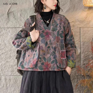 Áo T-shirt in hoa lá cổ V - A1098