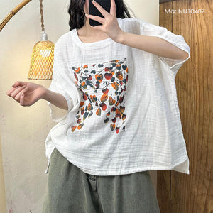 Áo T-shirt linen ngắn tay cổ tròn in những chiếc lá trái tim - NU10486