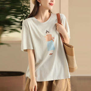 Áo T-shirt ngắn tay cổ tròn in cô gái và bánh mì - A036