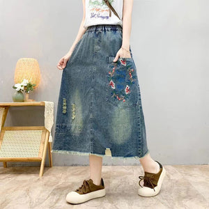 Chân váy denim lưng thun một túi lớn thêu hoa lá - V009