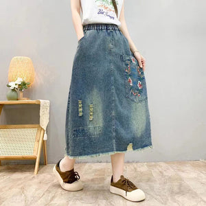 Chân váy denim lưng thun một túi lớn thêu hoa lá - V009