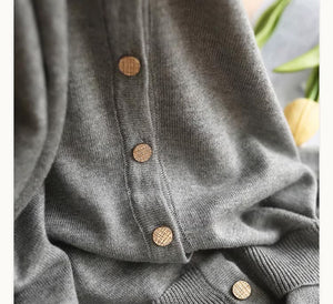 Áo khoác len cardigan dệp kim dài tay cổ tròn nút vàng - NU9299