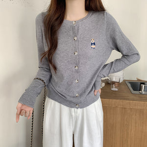 Áo khoác len cardigan dài tay cổ tròn thêu chú gấu - A605