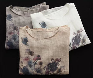 Áo T-shirt linen ngắn tay cổ tròn in hoa trước ngực kiểu lệch tà - NU7438